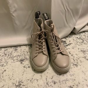 Dr. Martens air wair boots women’s size 9.